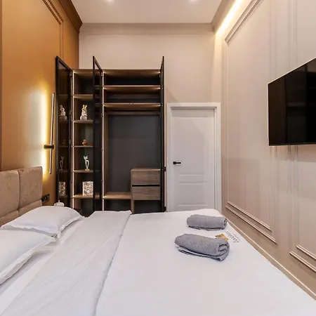 простора двокімнатна з ізольованими спальнями у центрі львова Apartment