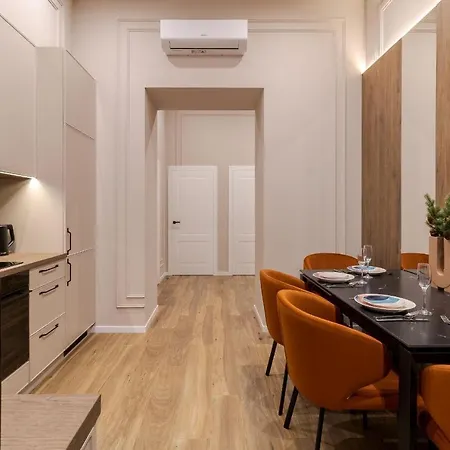 Apartmán простора двокімнатна з ізольованими спальнями у центрі львова