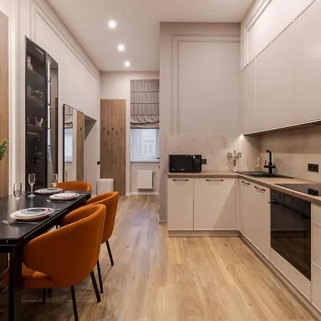 Royal Apart On Sholom Aleikhema Street *
