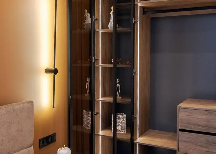 простора двокімнатна з ізольованими спальнями у центрі львова * Lviv