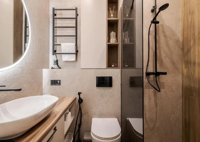 простора двокімнатна з ізольованими спальнями у центрі львова Apartment