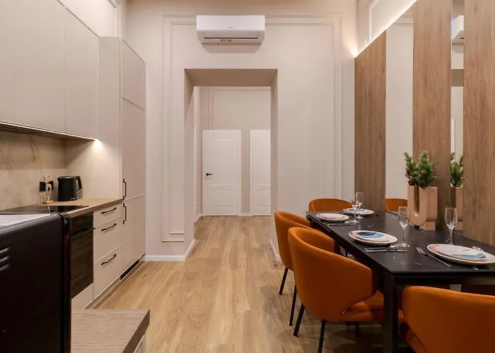 Apartmán простора двокімнатна з ізольованими спальнями у центрі львова