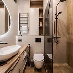 простора двокімнатна з ізольованими спальнями у центрі львова Apartment